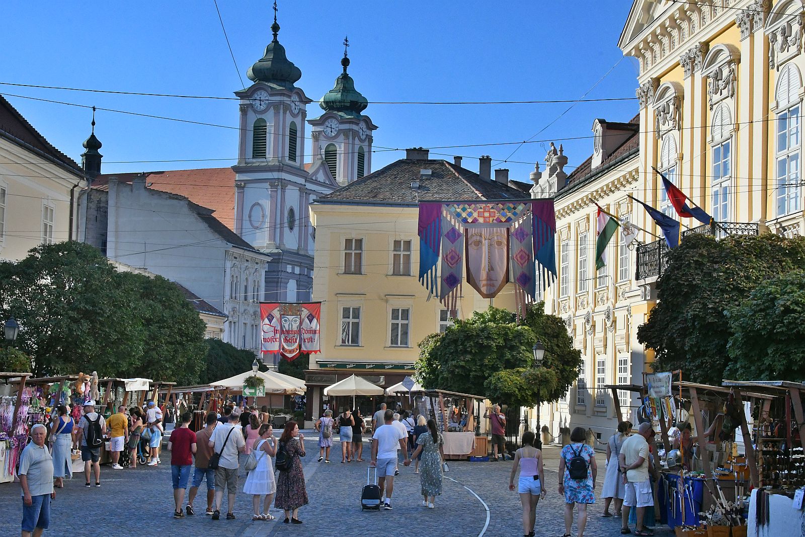 A Városgondnokság szakemberei így dolgoznak a Királyi Napokon